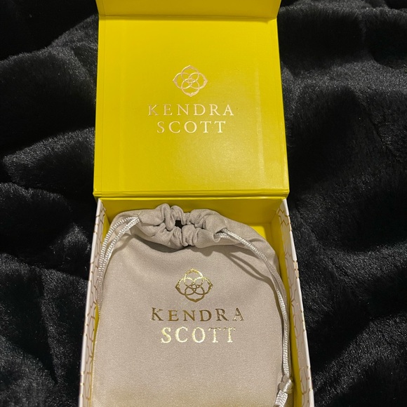 Kendra Scott - Picture 4 of 5